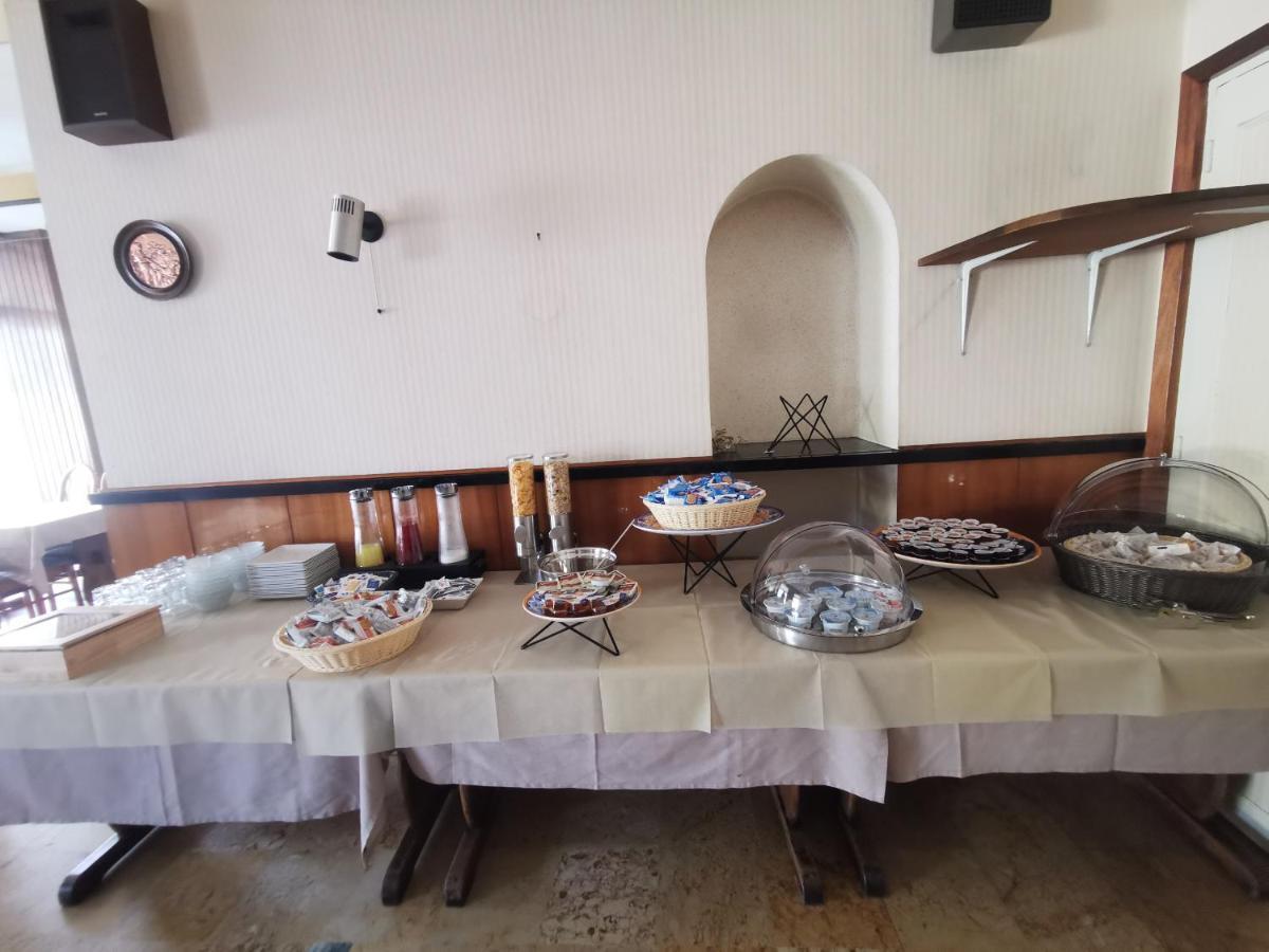 Hotel Le Tourisme Embrun Eksteriør billede