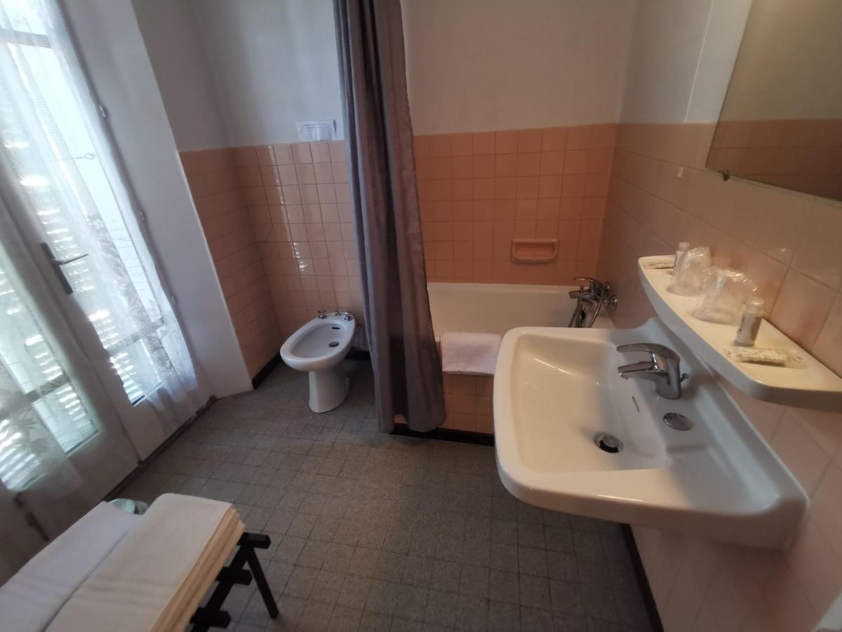 Hotel Le Tourisme Embrun Eksteriør billede