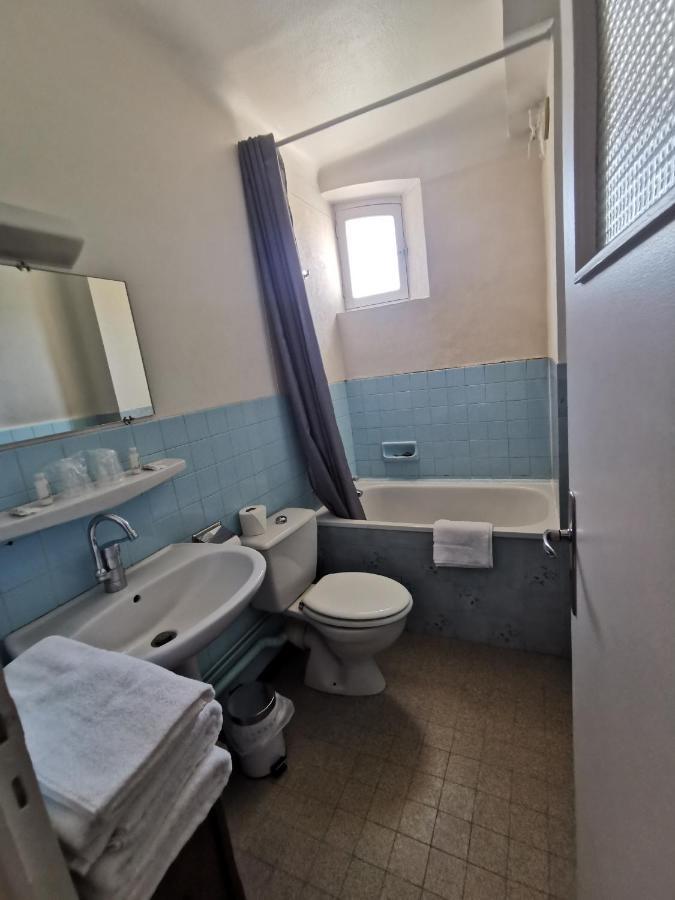 Hotel Le Tourisme Embrun Eksteriør billede