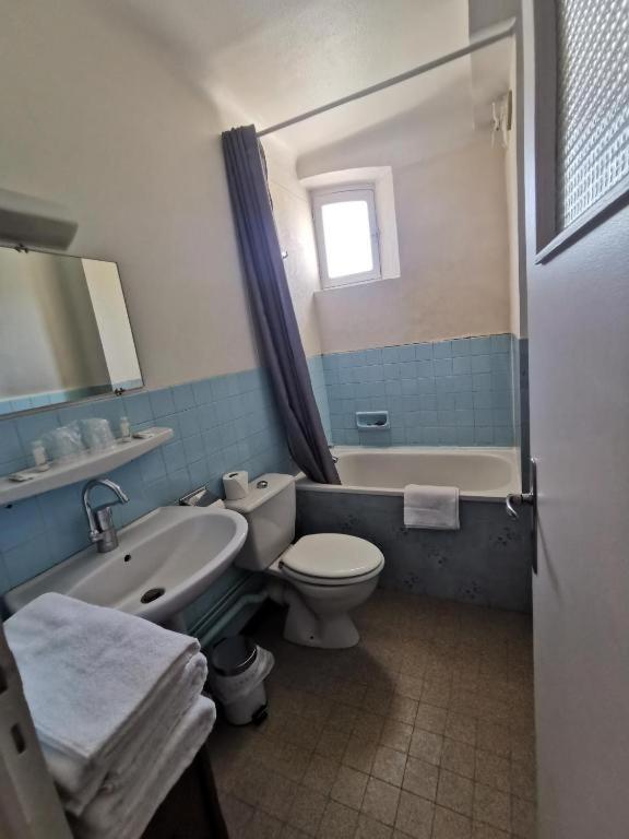 Hotel Le Tourisme Embrun Eksteriør billede